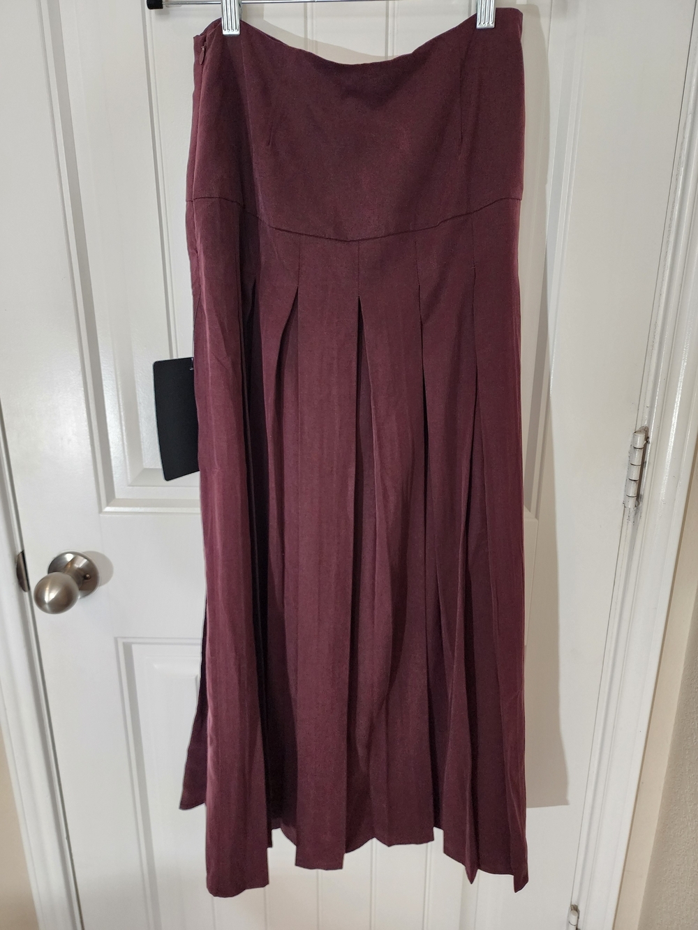 NWT Lulus Vessa Burgundy High Rise Pleated Maxi Skirt Slit Size M - Picture 3 of 14